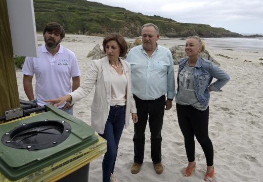 Ángeles Vázquez fai un chamamento para manter as praias libres de “Basuraleza” na noite de San Xoán